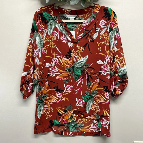 NWT Christopher & Banks 3/4 Sleeve Asymmetrical Hem Tropical Print Top S - Picture 1 of 14
